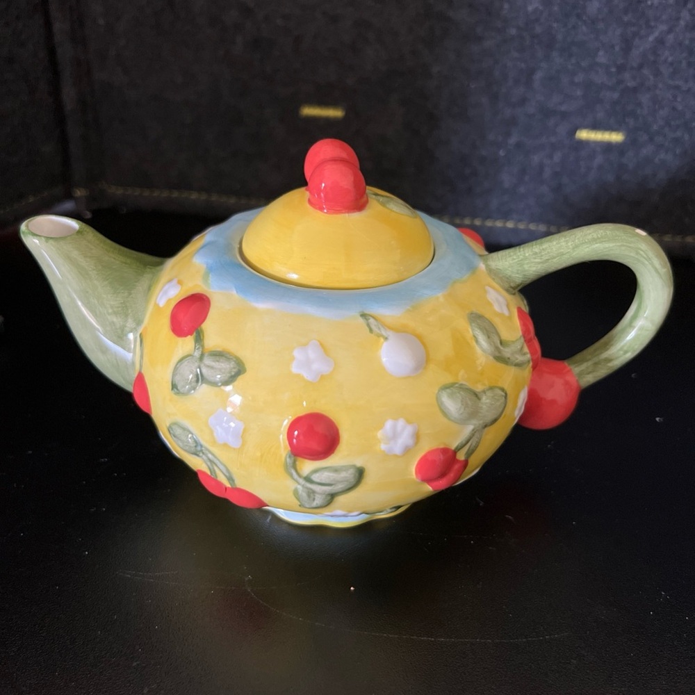 Oneida Personal Mini Teapot with Lid Country Bouquet‎ Cherries Jubilee Design